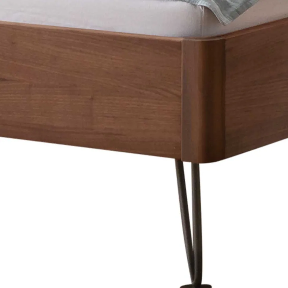 Nussbaum Massivholz Bett Stufanias